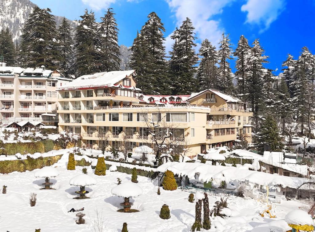 Chandigarh to Manali Tour Package 4 days 3 Nights